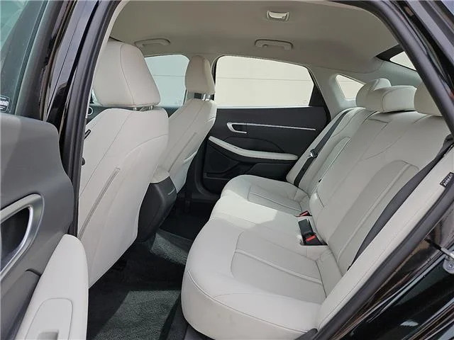 Used 2025 Black Hyundai SEL image 9