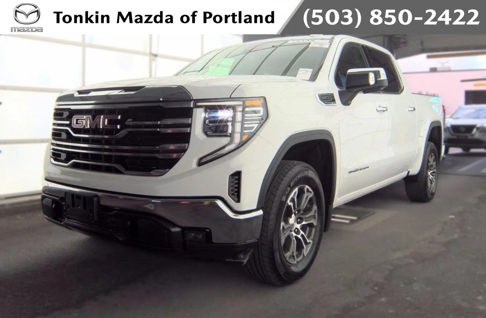 Used 2025 Summit White GMC SLT image 1