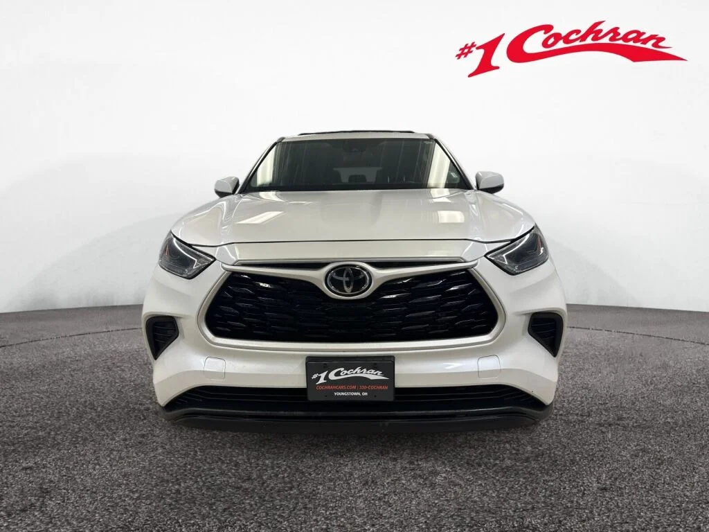 Used 2023 Wind Chill Pearl Toyota L image 30