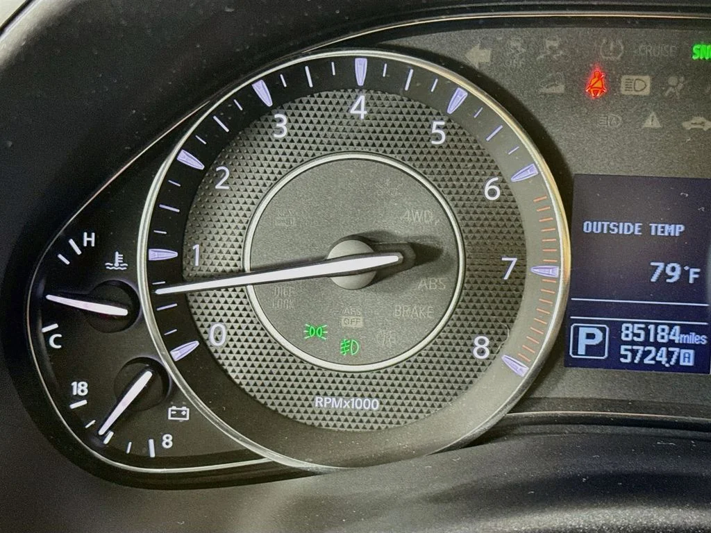 Used 2019 Black Nissan Platinum image 16