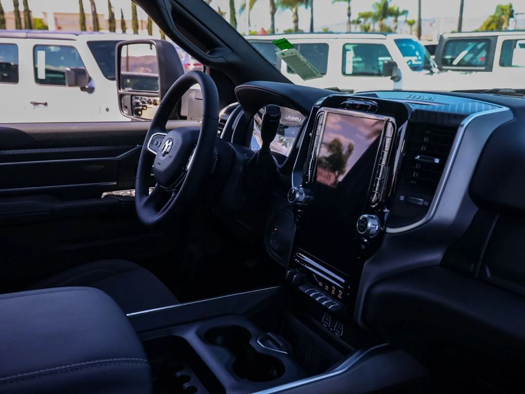 New 2026 Diamond Black Crystal Pearl-Coat Exterior Paint RAM Big Horn Night Edition image 18