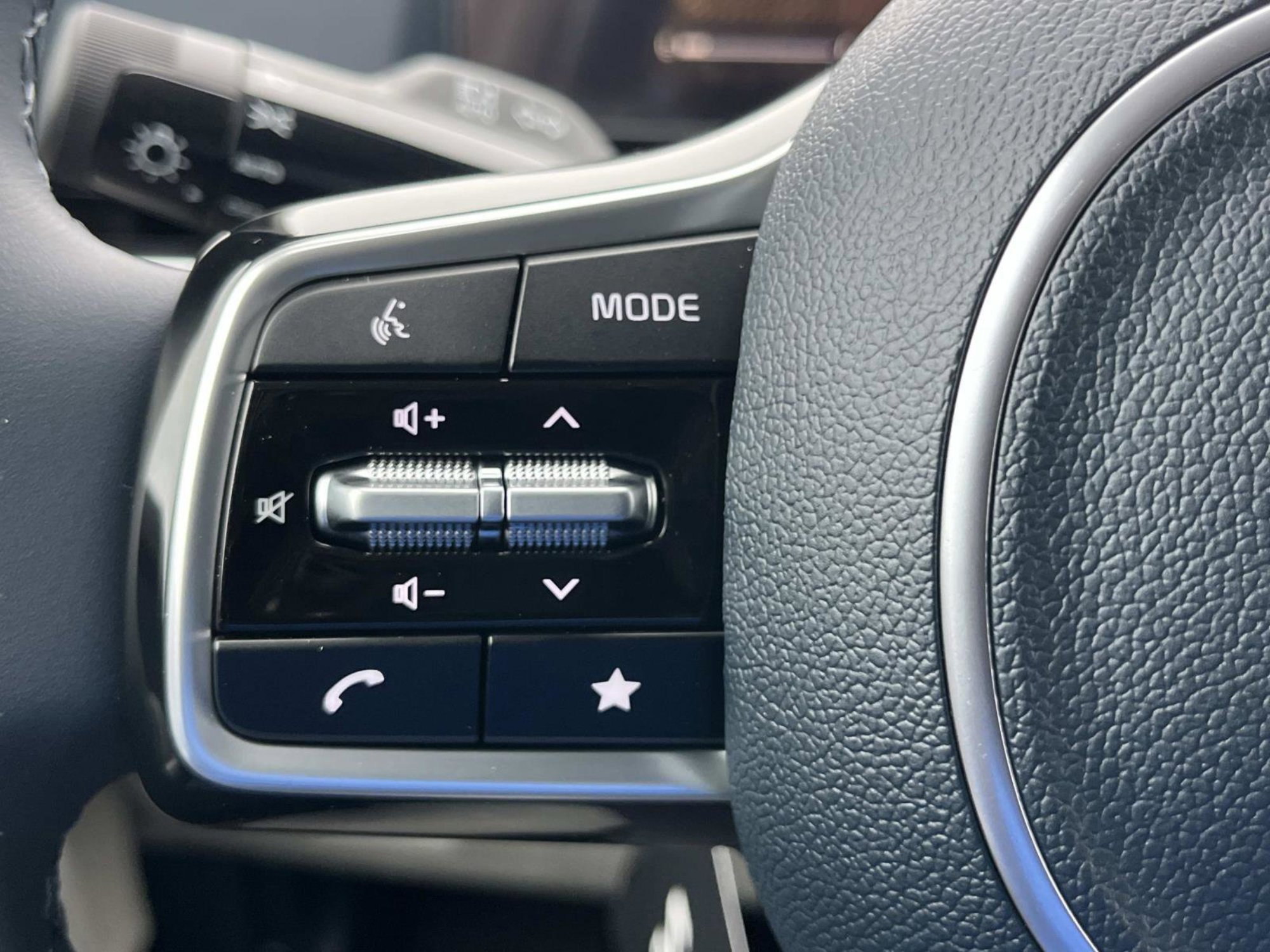 New 2026 Snow White Pearl Kia EX image 29