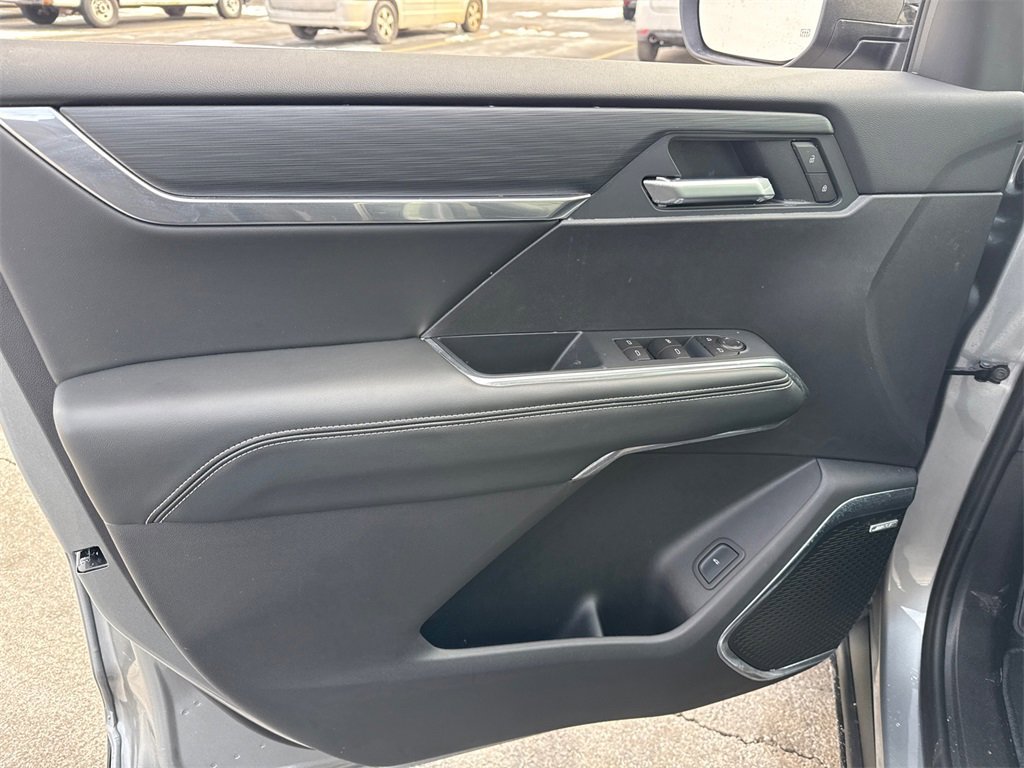 2026 GMC ACADIA - Image 13