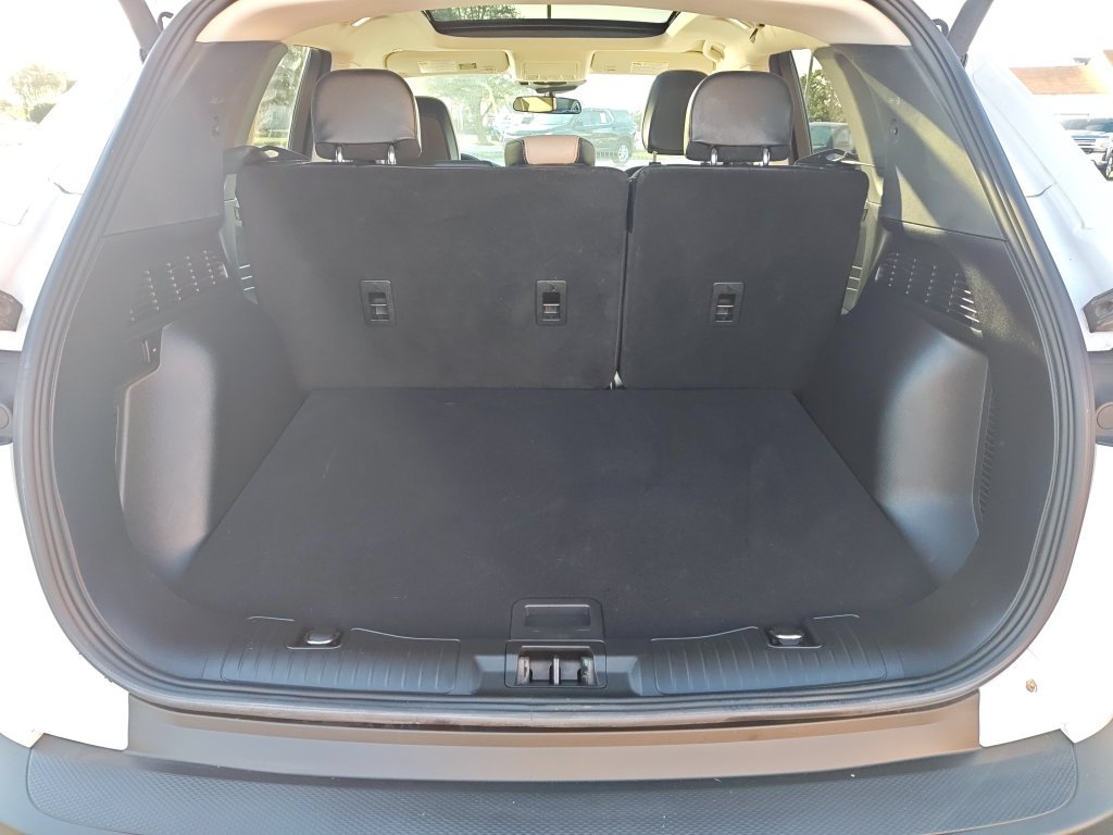 Used 2022 White Ford SEL image 9