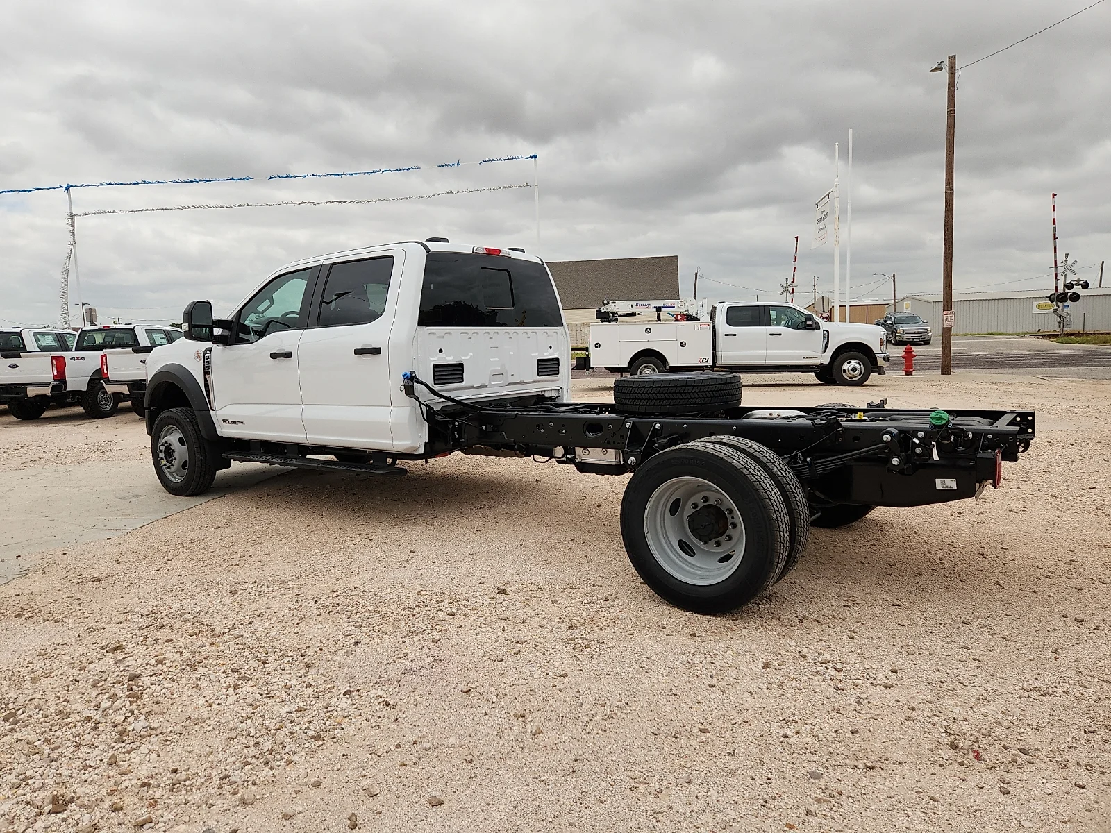 New 2026 Oxford White Ford XL image 4