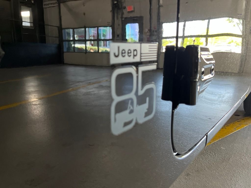 New 2026 Black Clear-Coat Exterior Paint Jeep 85th Anniversary Edition image 10