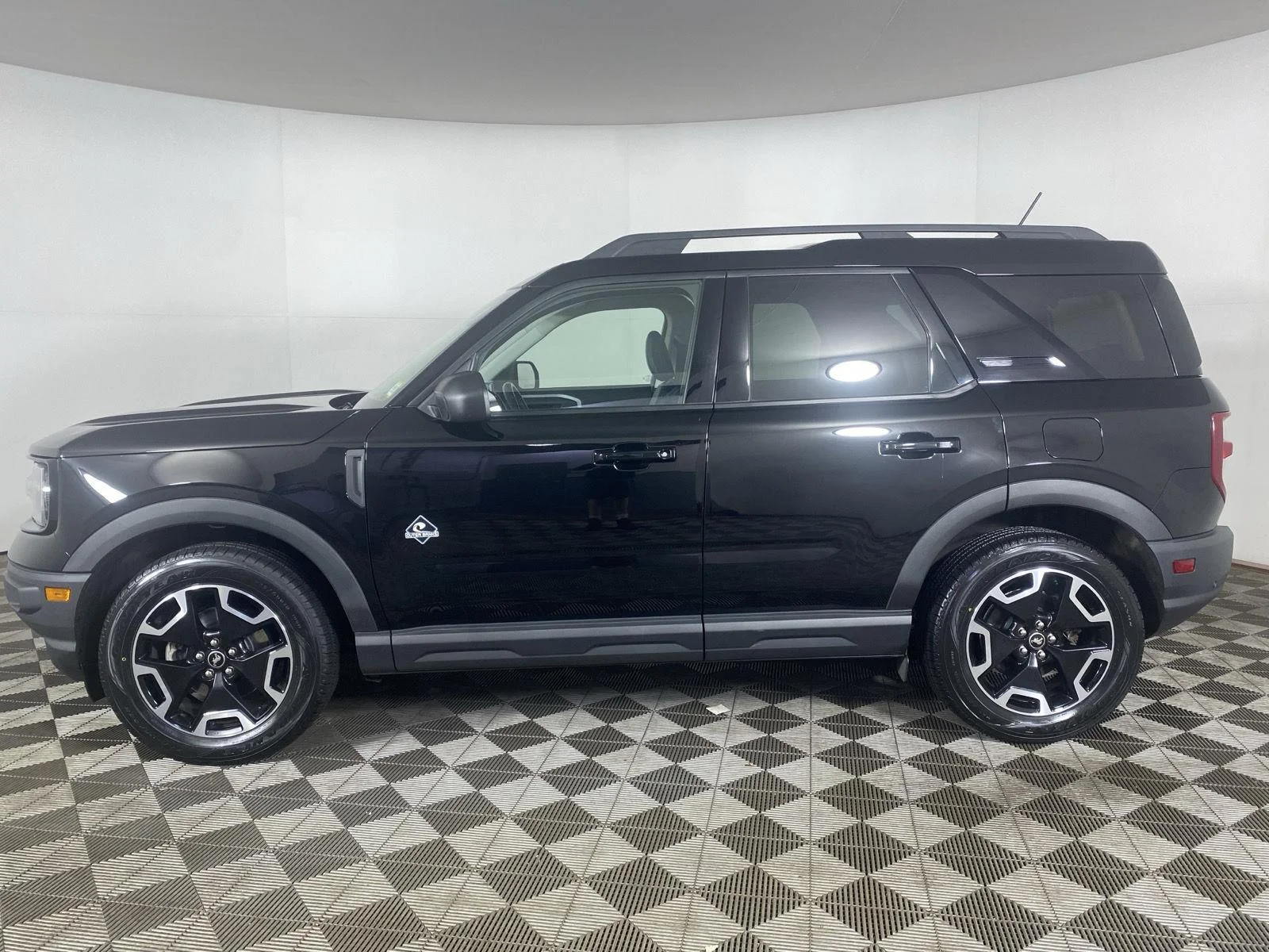 Used 2021 Shadow Black Ford Outer Banks image 4