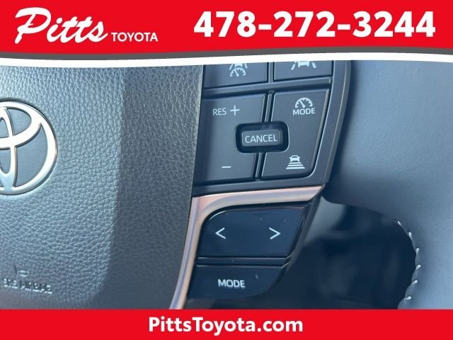 2026 Toyota Crown XLE - Photo 18