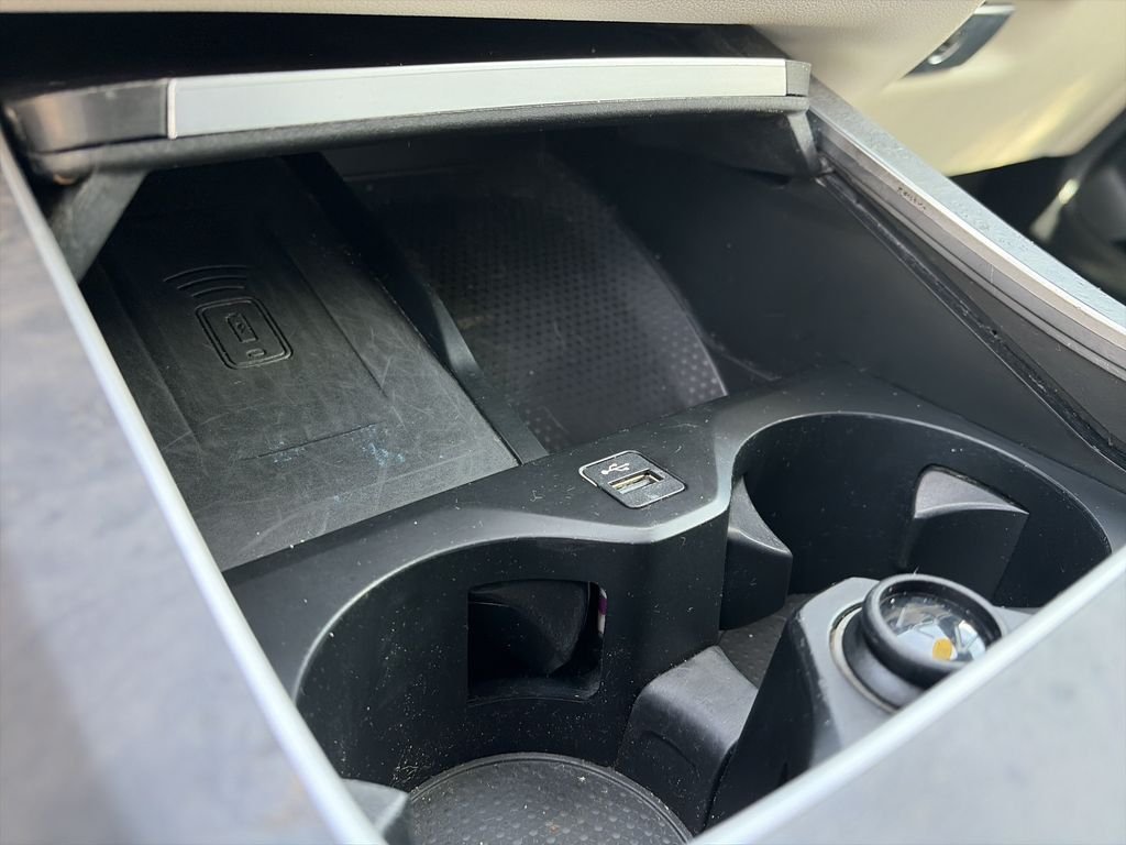 Used 2020 White BMW sDrive40i image 27