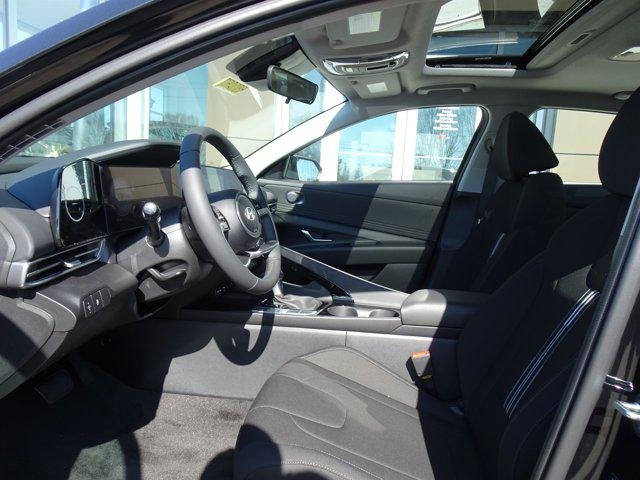 2025 Hyundai Elantra SEL - Photo 9