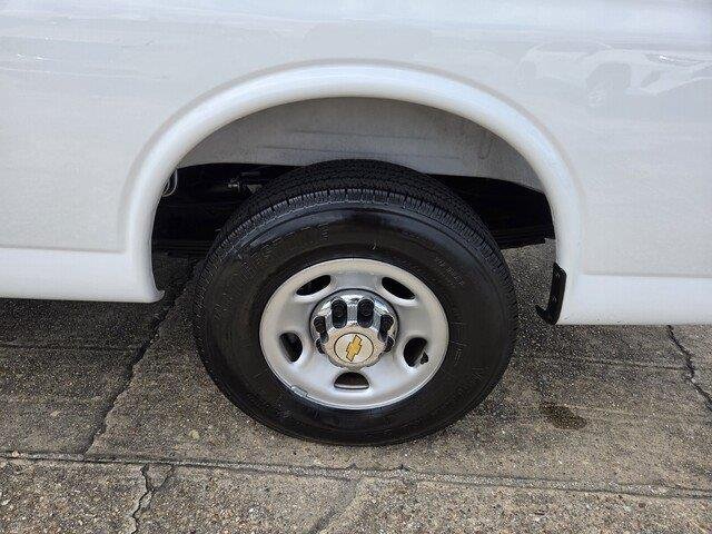 Used 2025 Summit White Chevrolet LT image 21