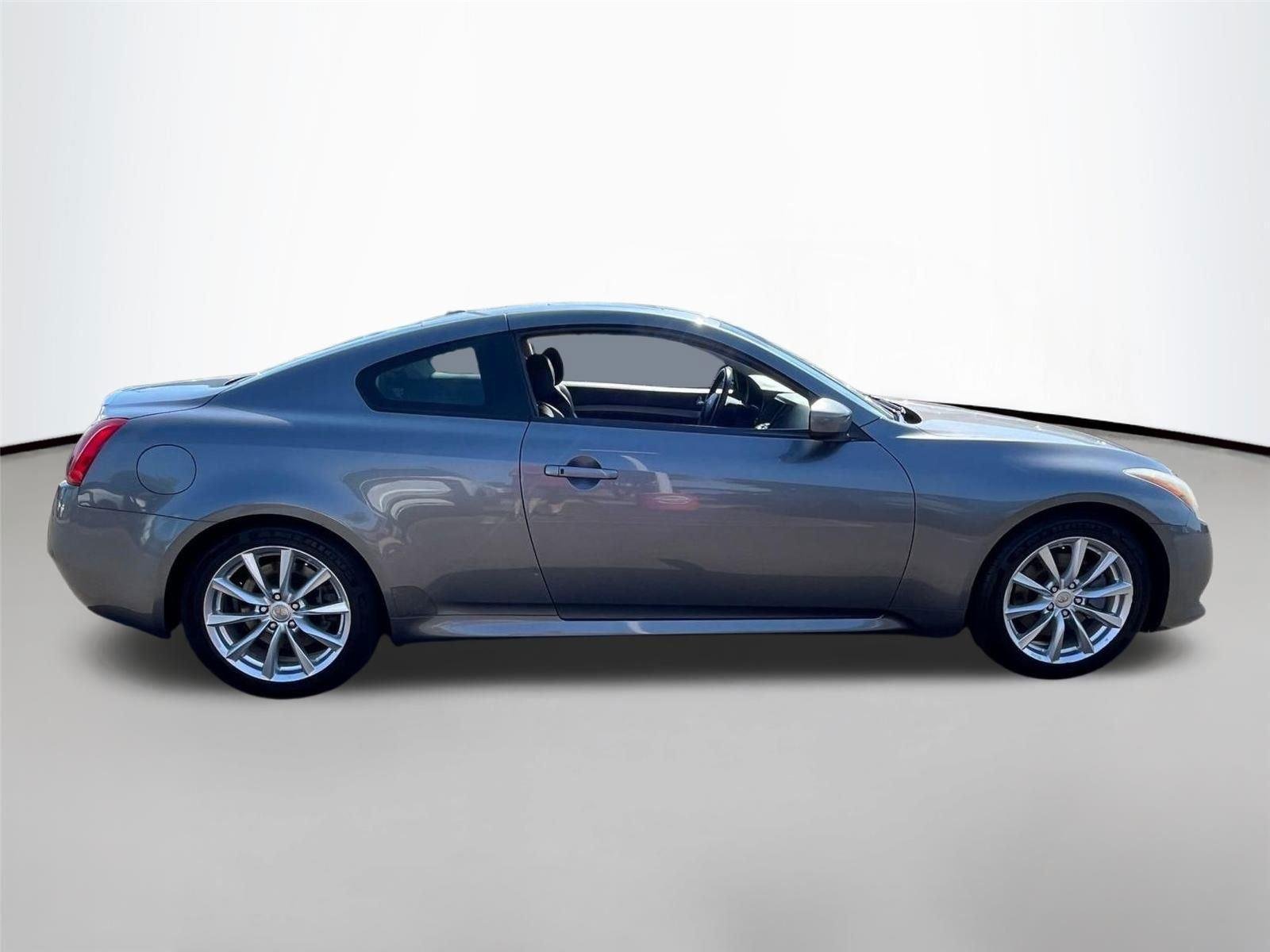 Used 2012 Graphite Shadow INFINITI Journey image 4