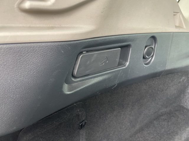 Used 2021 Gray Nissan SL image 17
