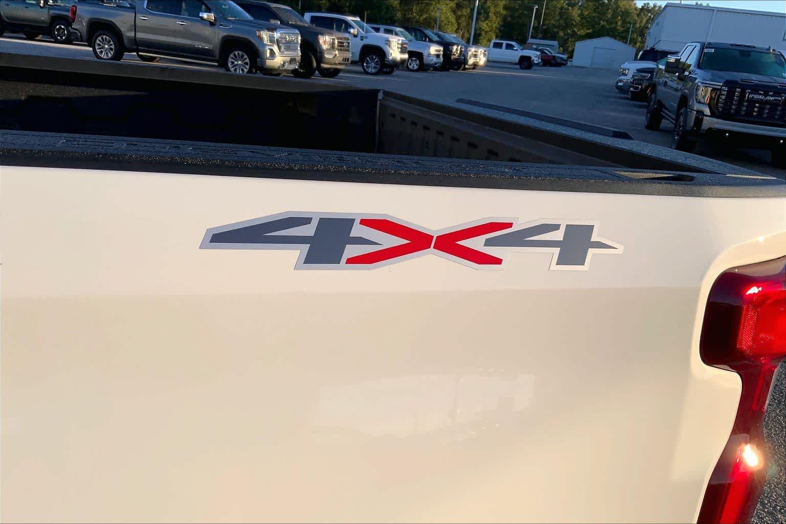 Used 2024 Summit White Chevrolet RST image 9