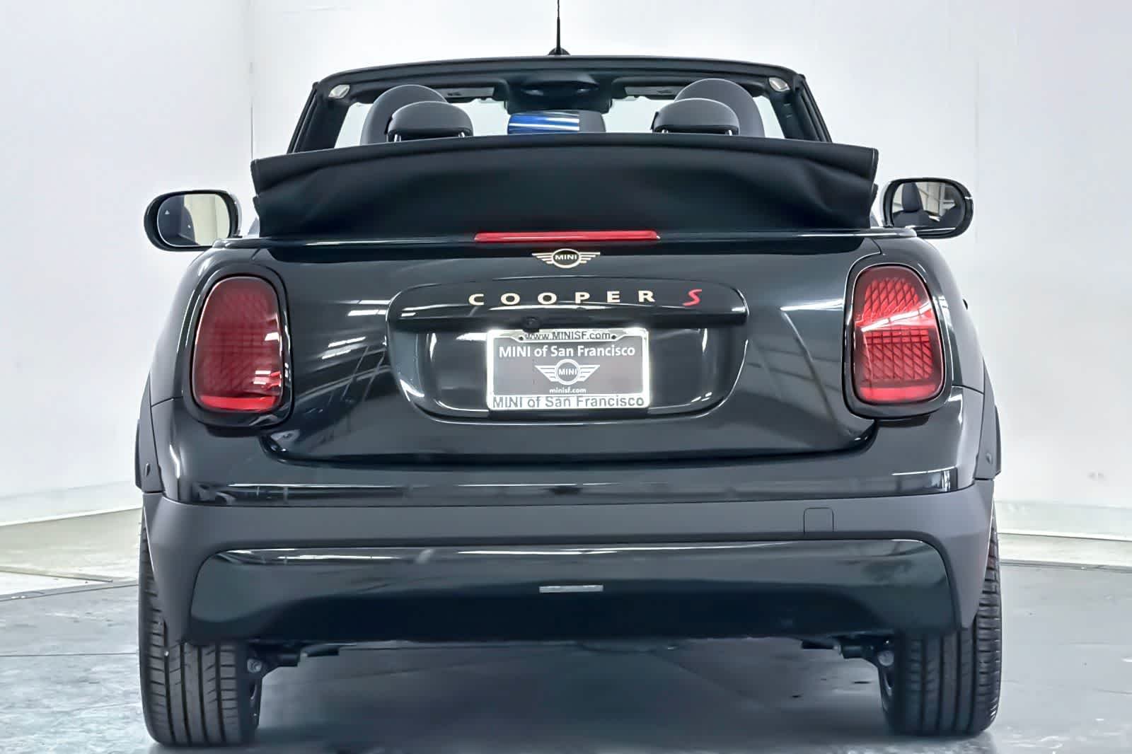 New 2026 Midnight Black II Metallic MINI Signature Plus image 7