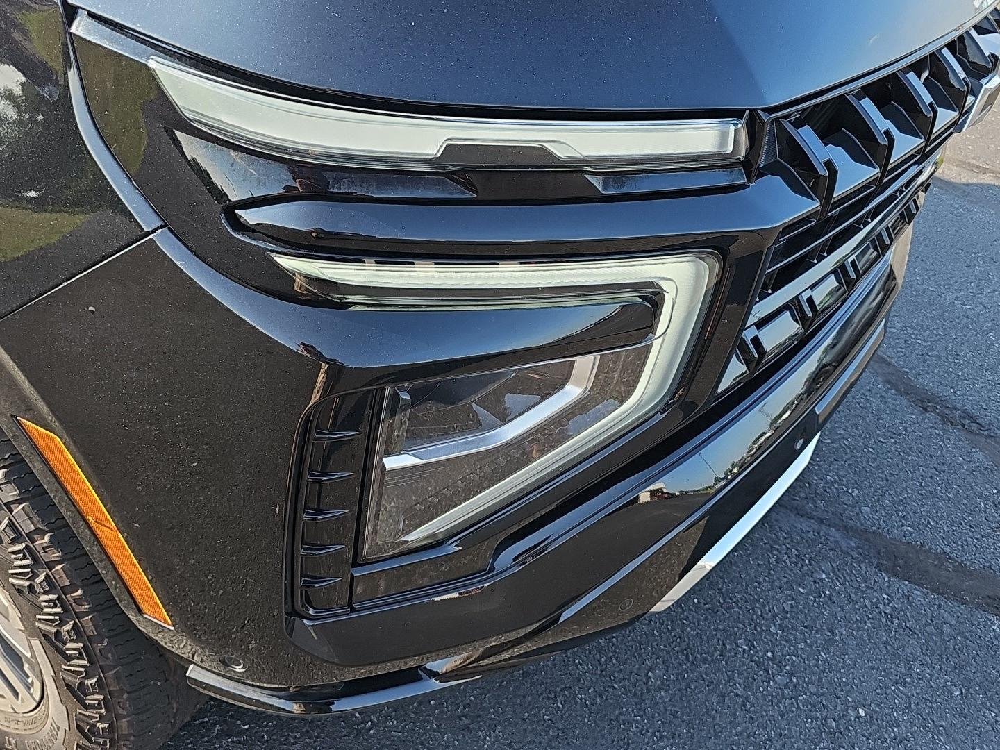 Used 2025 Black Chevrolet Z71 image 35