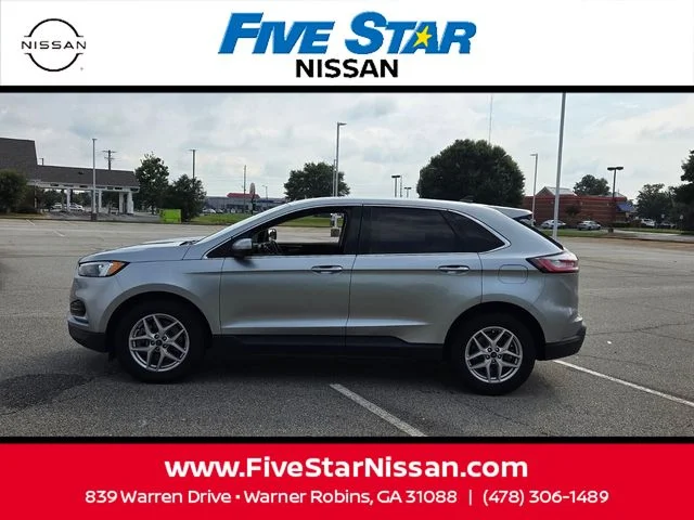 Used 2023 Silver Ford SEL image 4