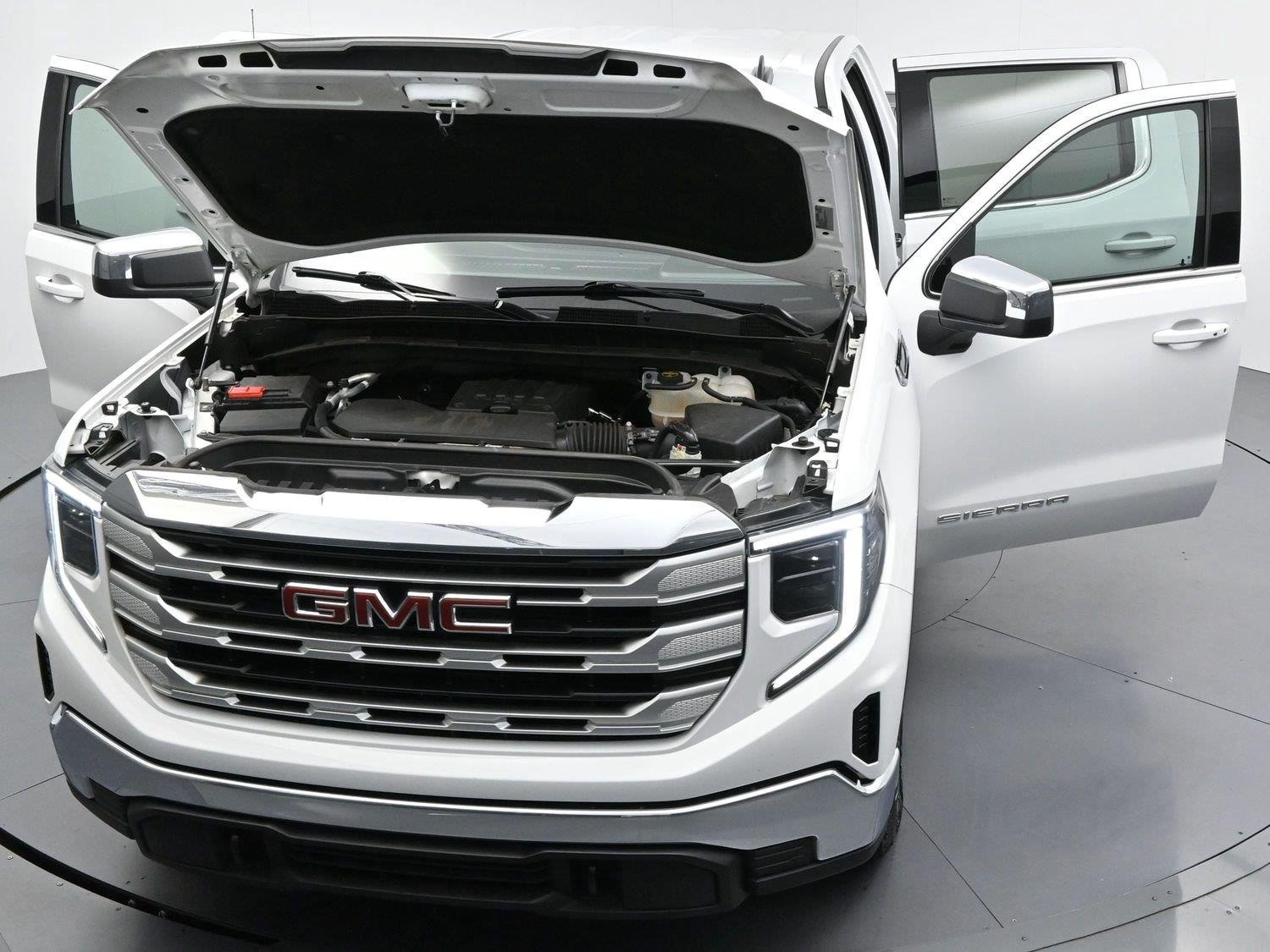 Used 2024 Summit White GMC SLE image 40