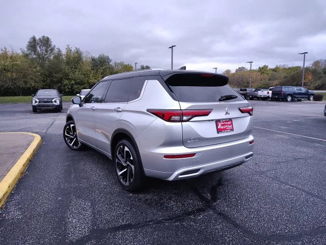 Used 2024 Silver Mitsubishi SEL image 5