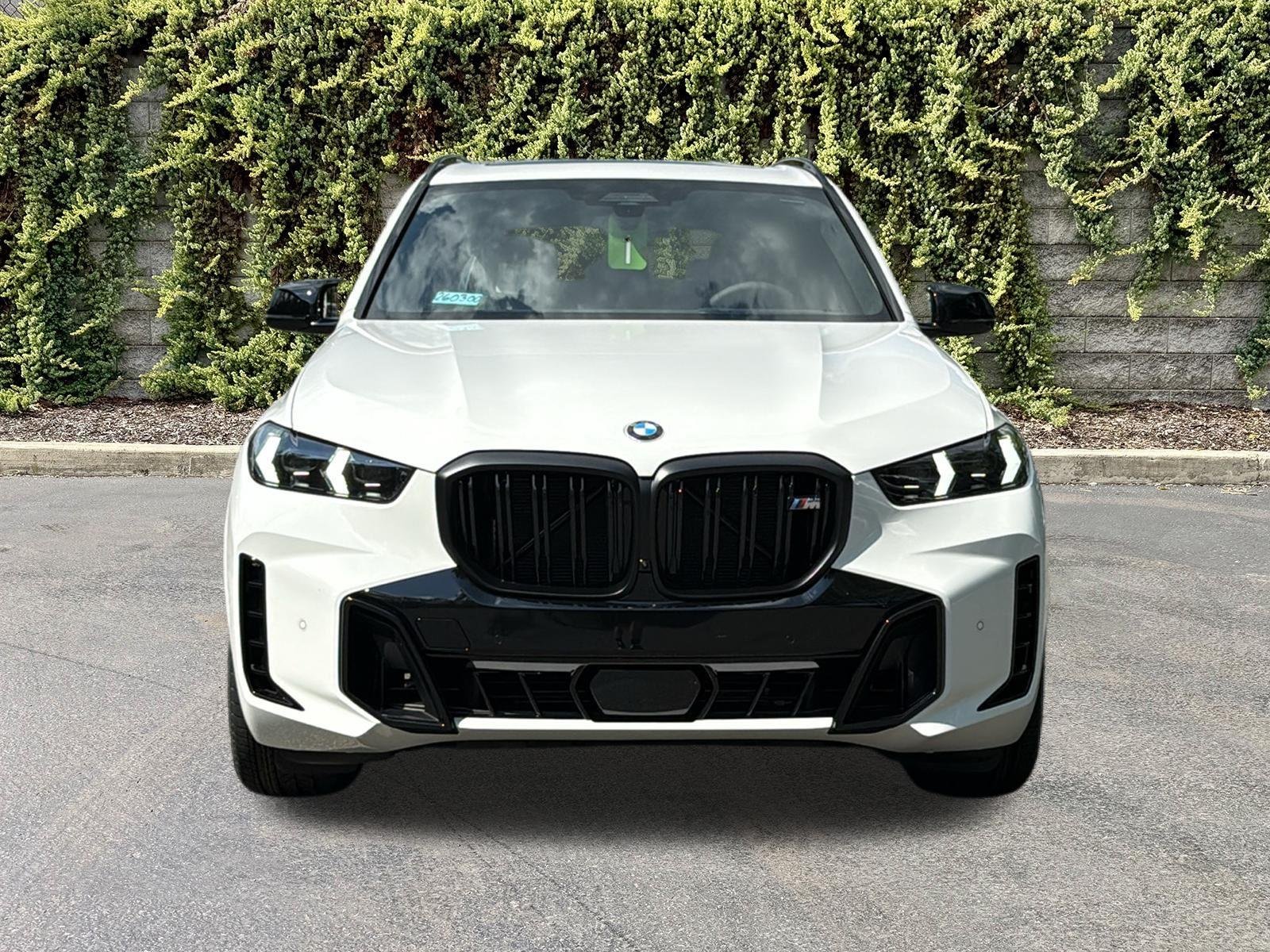 New 2026 Alpine White BMW M60i image 2