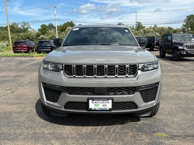 New 2027 Sting-Gray Clearcoat Jeep Limited image 6