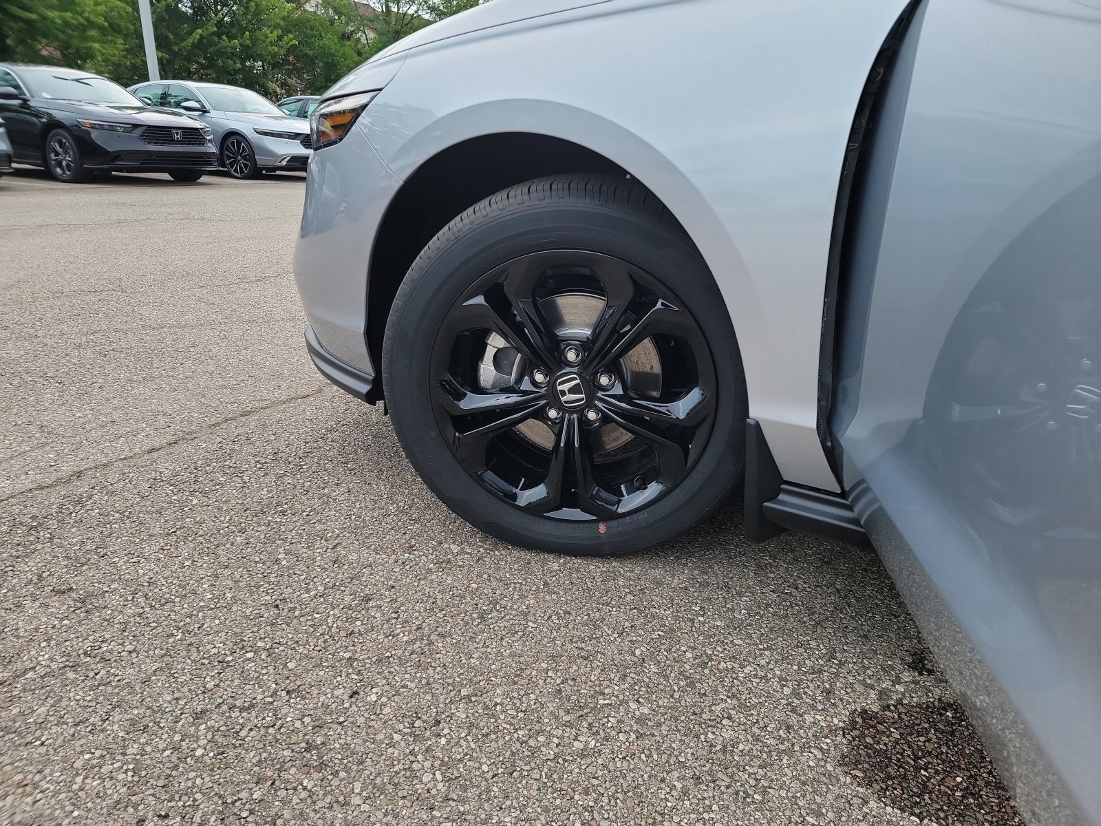 Used 2025 Silver Honda SE image 30