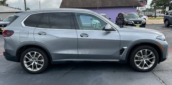 Used 2024 Gray Metallic BMW xDrive40i image 1