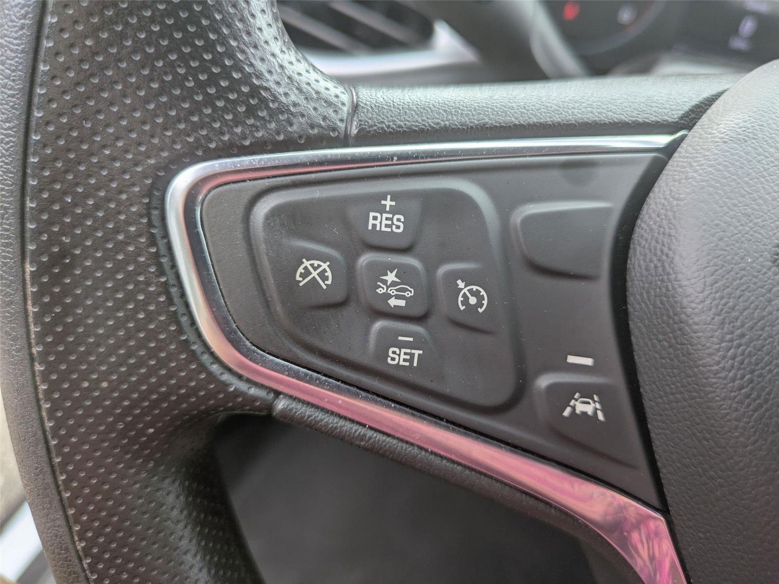 Used 2024 Summit White Chevrolet LT image 16