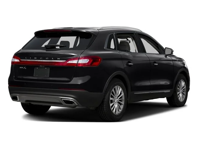 Used 2016  Lincoln Reserve image 2