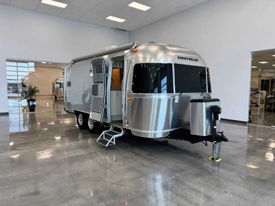 Used 2021 SILVER AIRSTREAM  image 4