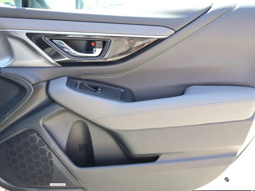Used 2025 White Subaru Onyx Edition image 7