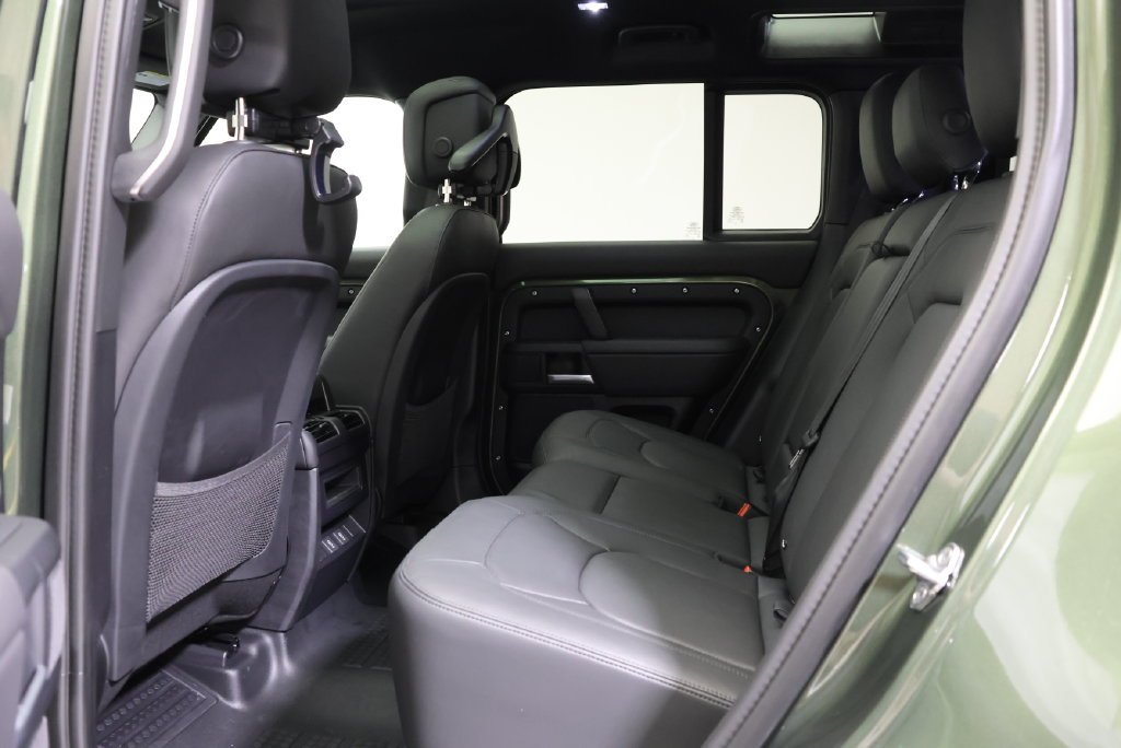 New 2026 Woolstone Green Land Rover X-Dynamic SE image 35