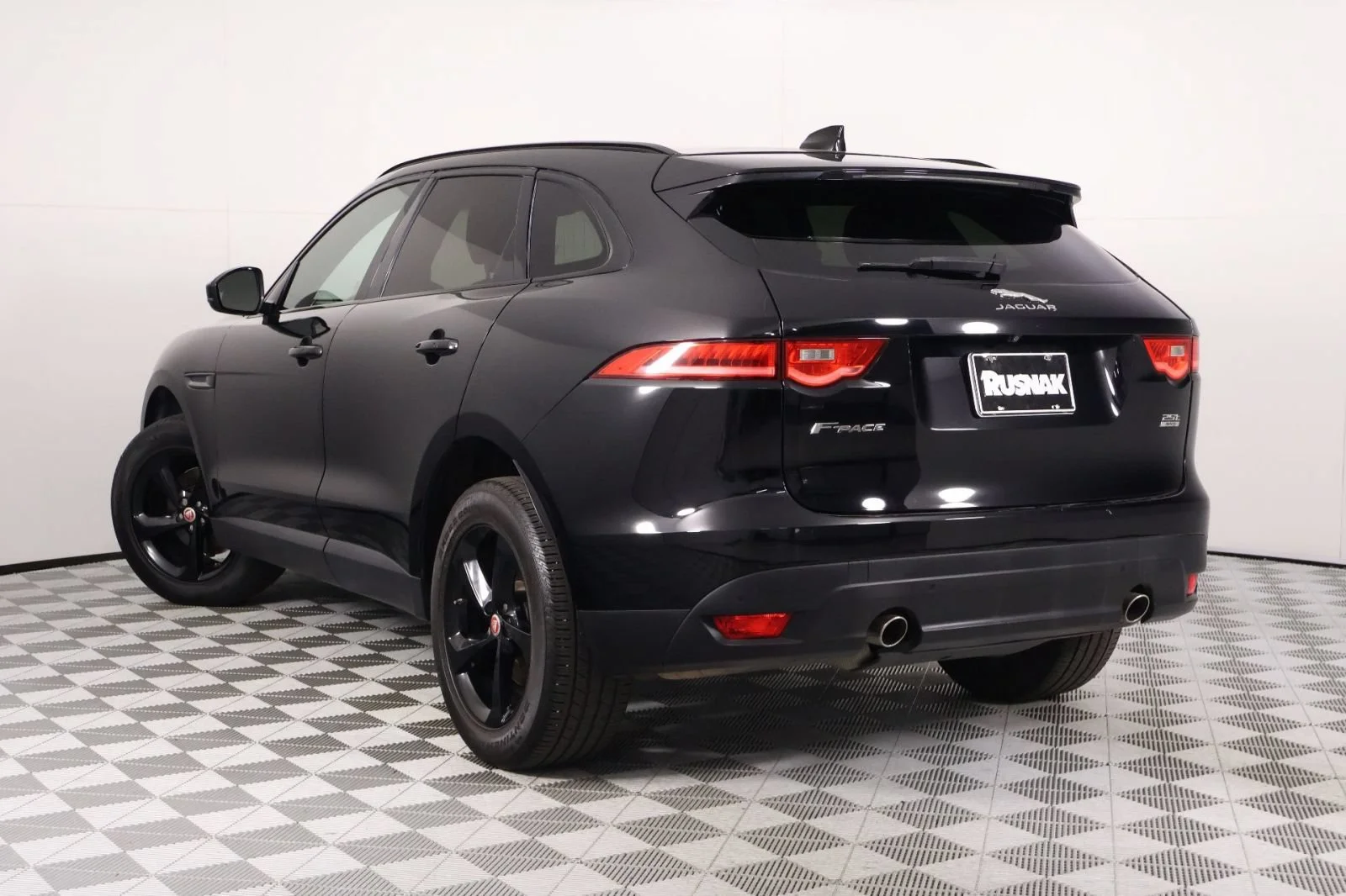 Used 2019 Jaguar F-Pace Premium with VIN SADCJ2FX8KA368017 for sale in Pasadena, CA