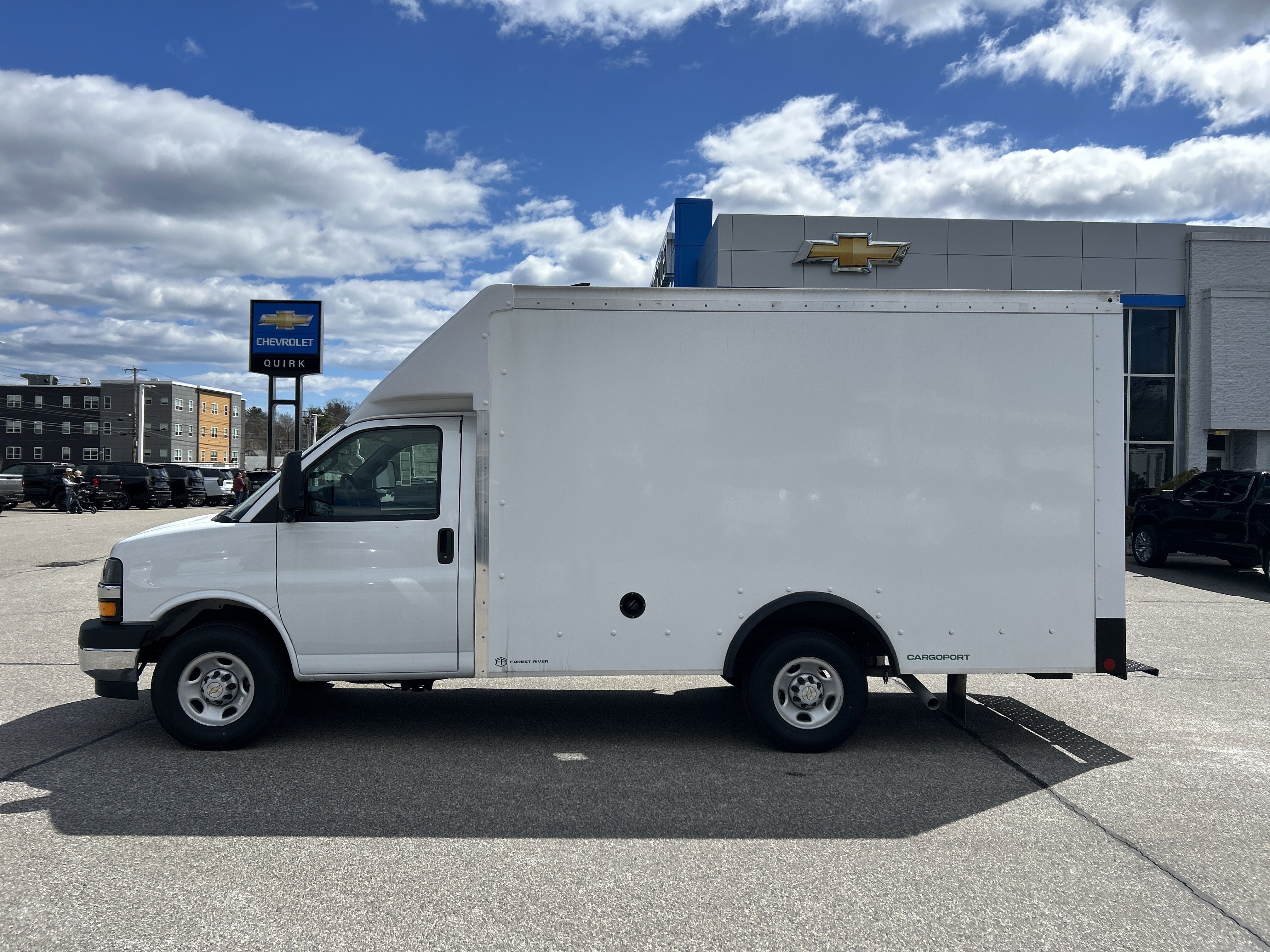 New 2026 Summit White Chevrolet 1WT image 6