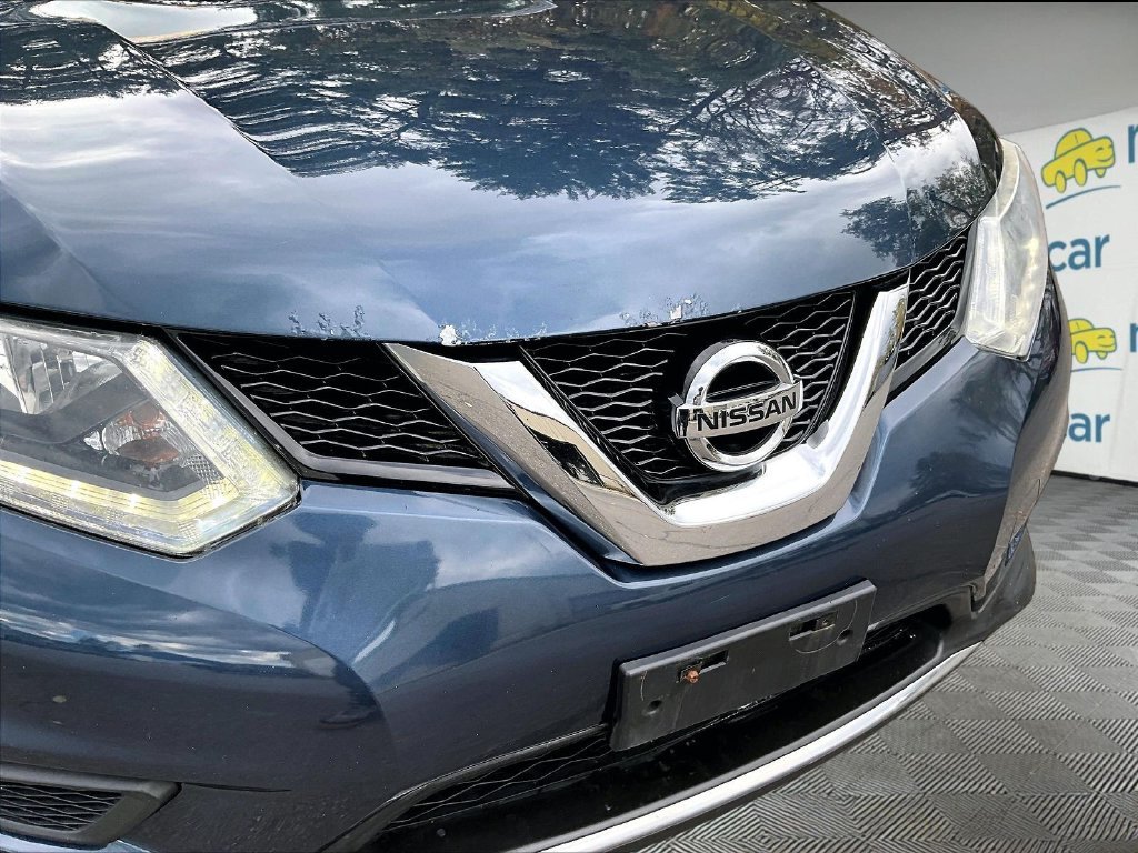 Used 2015 Arctic Blue Metallic Nissan S image 32