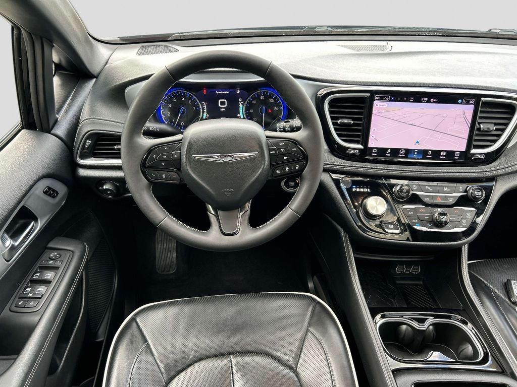 Used 2025 Black Chrysler Limited image 9