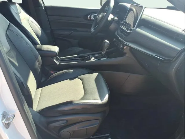 Used 2025  Jeep Trailhawk image 20