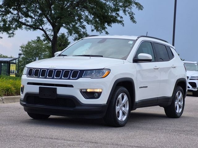 Used 2018 White Jeep Latitude image 4