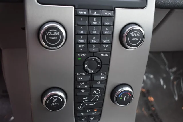 Used 2010 Blue Volvo T5 image 26
