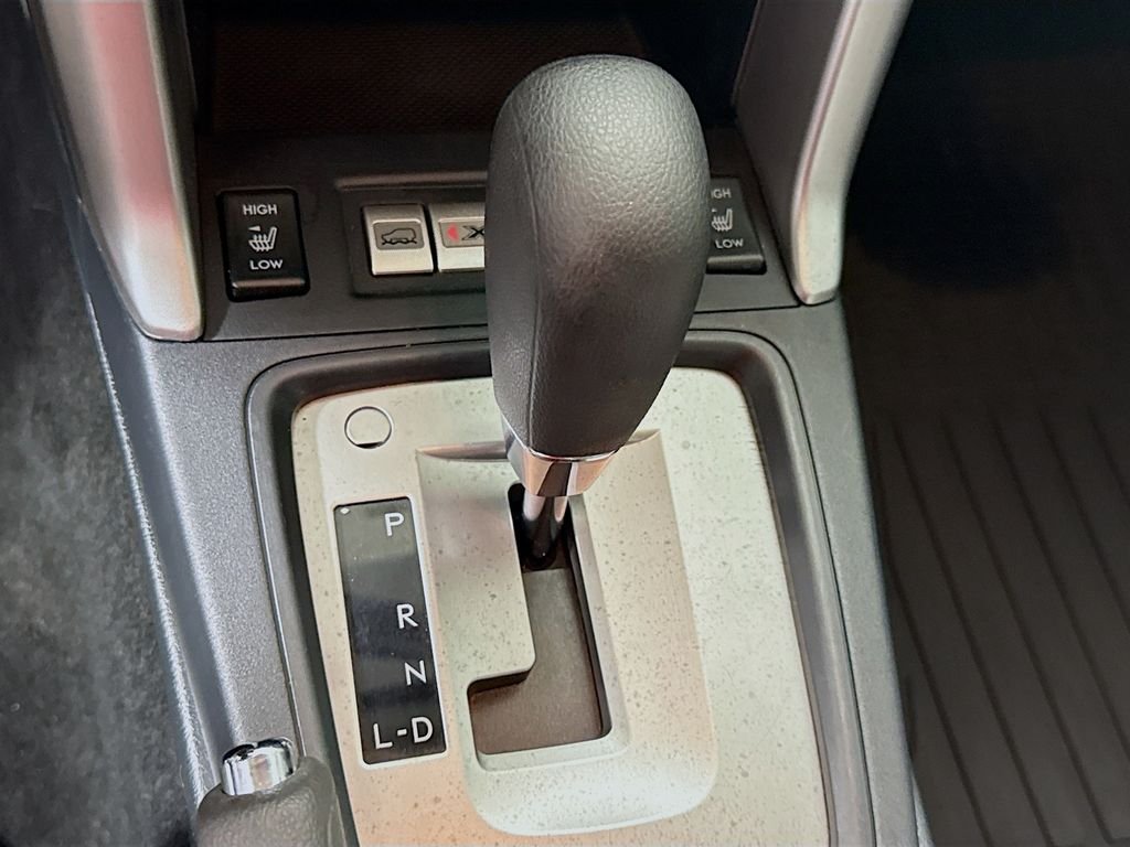 Used 2017 Ice Silver Metallic Subaru Premium image 17