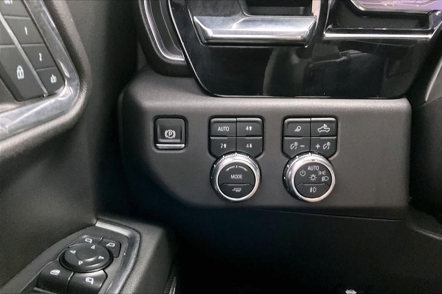 Used 2024 White Frost Tricoat GMC SLT image 31