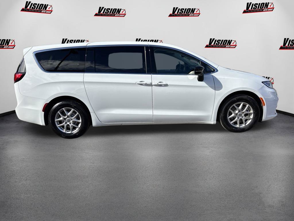 Used 2024 White Chrysler Touring L image 4