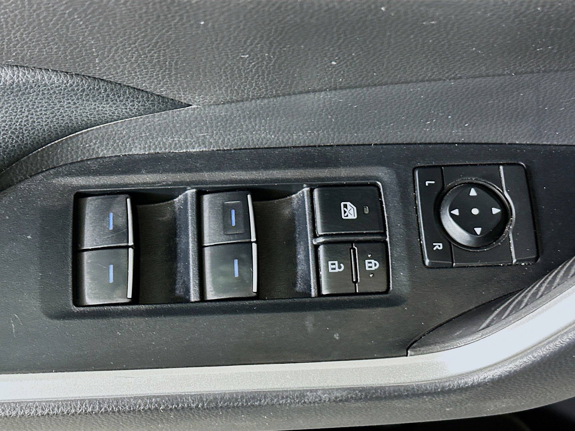 Used 2022 Silver Sky Metallic Toyota XLE image 14
