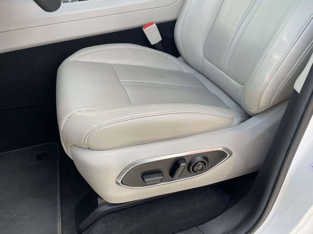 Used 2022 White Jeep Series II image 15