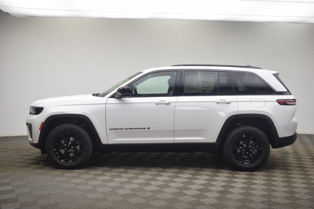 New 2026 Bright White Clear-Coat Exterior Paint Jeep Altitude image 12