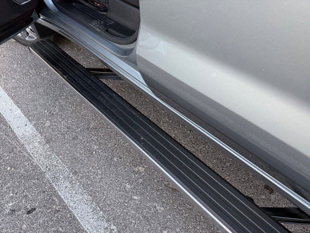 Used 2025 Sterling Metallic GMC Denali image 9