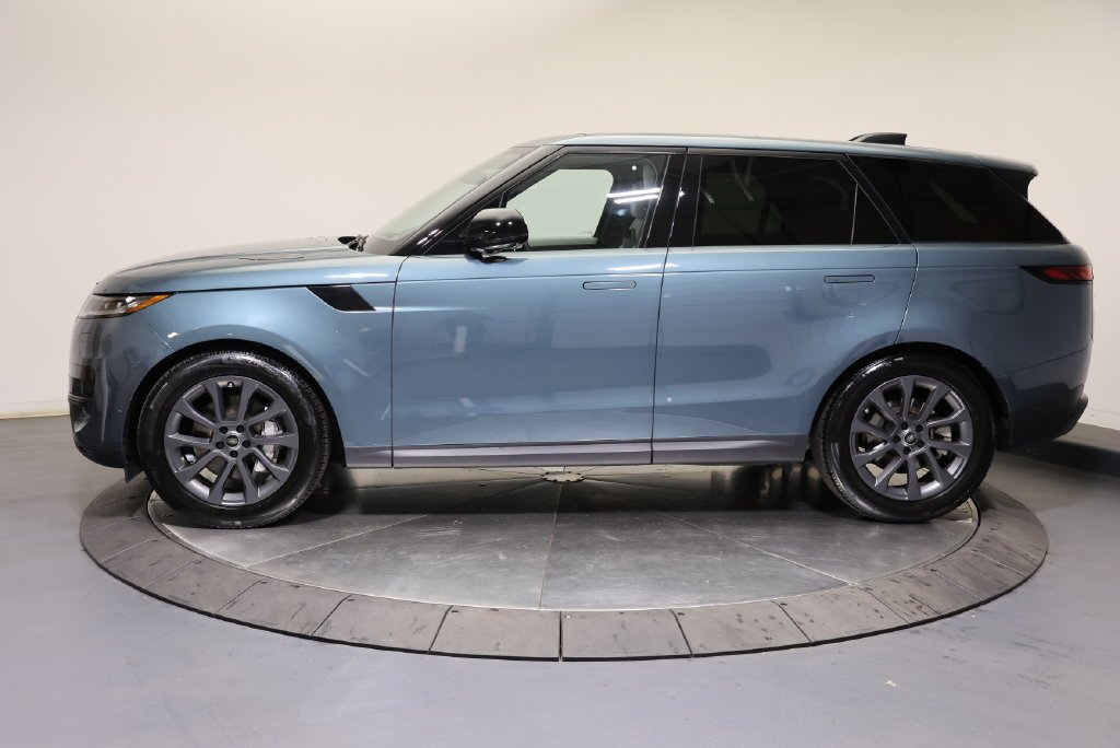 Used 2025 Giola Green Metallic Land Rover SE image 2