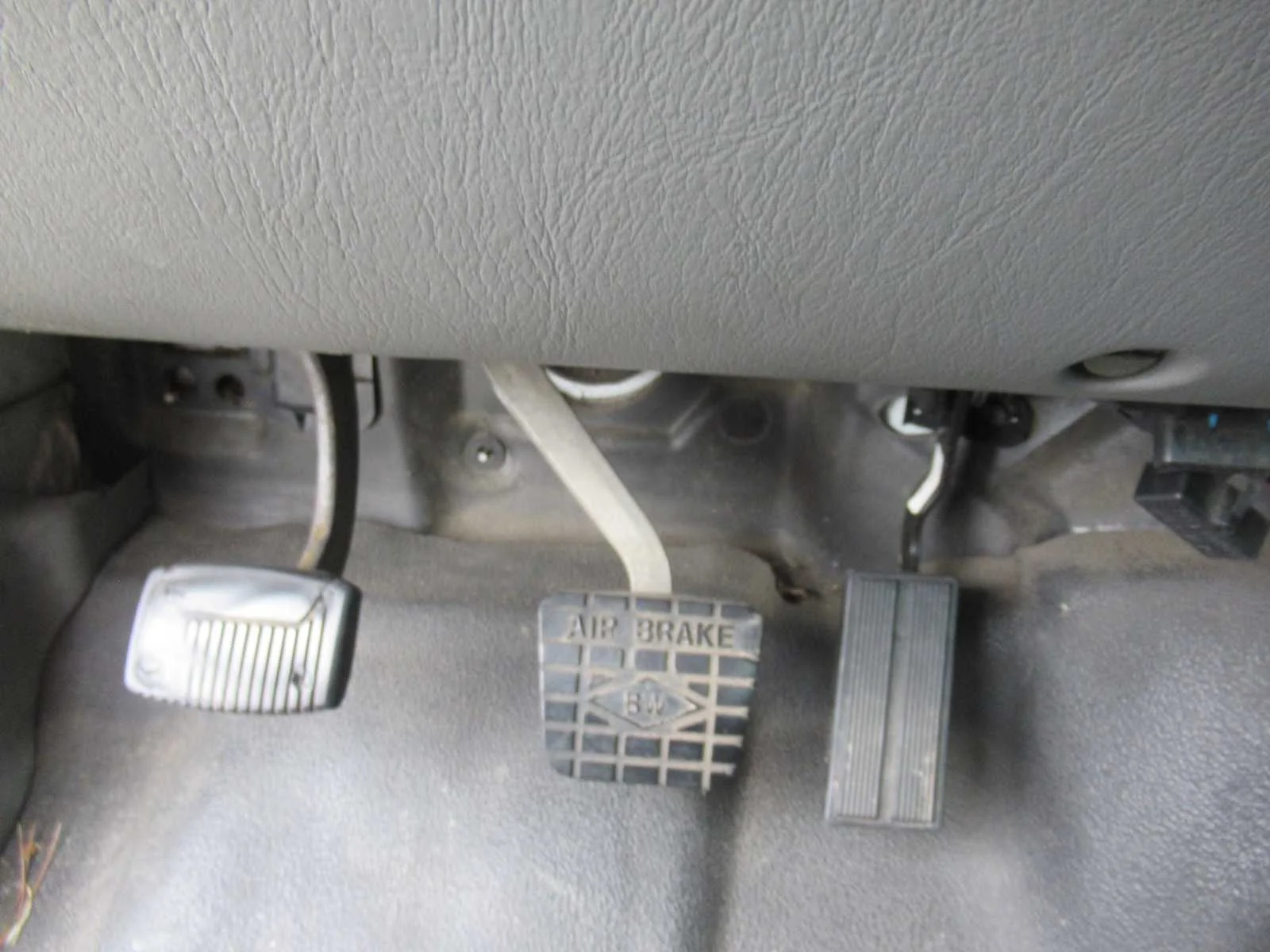 Used 2003 Oxford White Ford XL image 24