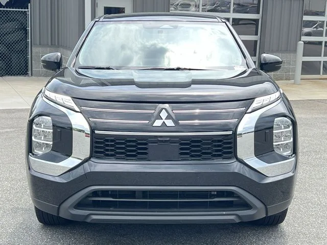 Used 2025 Black Mitsubishi ES image 16