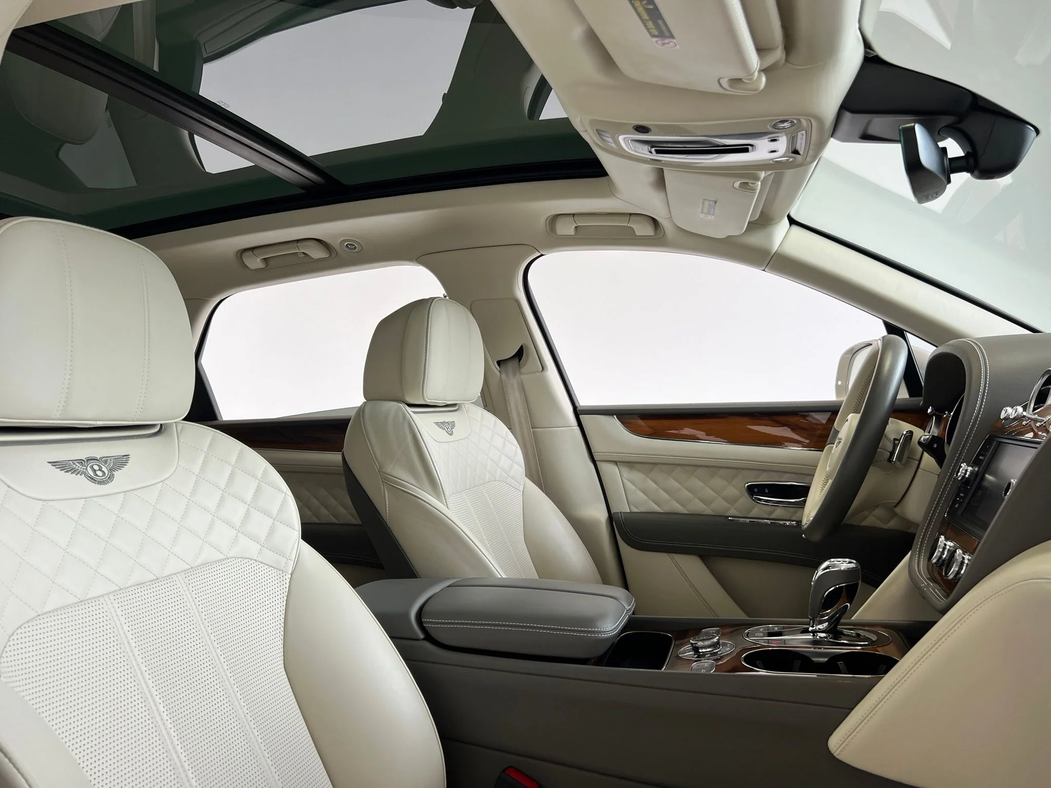Used 2018  Bentley W12 image 23